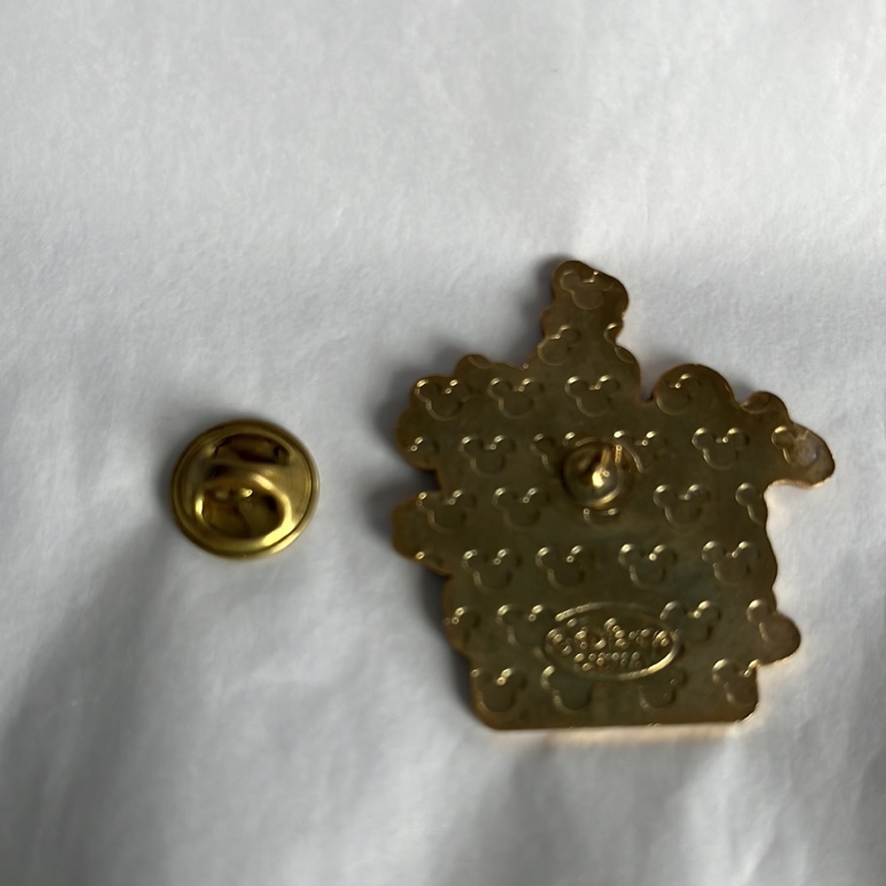 Disney Mickey Mouse, Minnie Mouse, Goofy Collector Pin with "JAMES" name - Picture 5 of 5